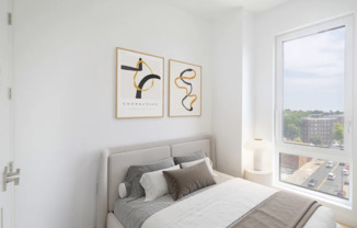 2 beds, 1 bath, $3,200, Unit 9E