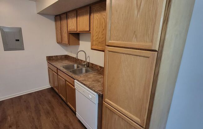 1 bed, 1 bath, 850 sqft, $1,050, Unit 8-802