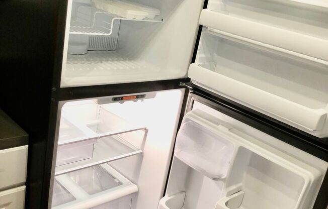 2 beds, 2 baths, 975 sqft, $2,395, Unit 120