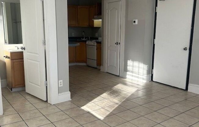 1 bed, 1 bath, 375 sqft, $775, Unit Apt. 7