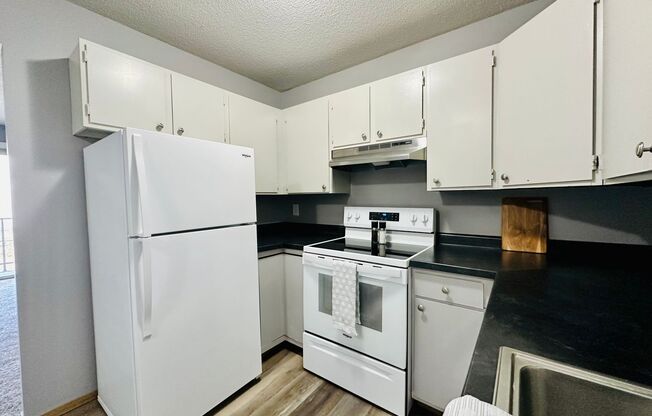 2 beds, 1 bath, 800 sqft, $950, Unit 10