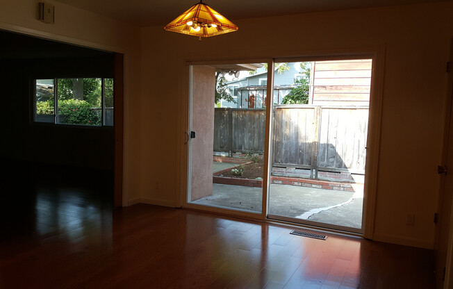 3 beds, 2 baths, $3,300