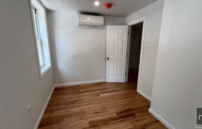 3 beds, 1 bath, $6,000, Unit 2