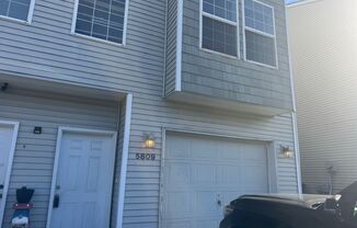 3 Bed, 2 Bath Townhouse Available!