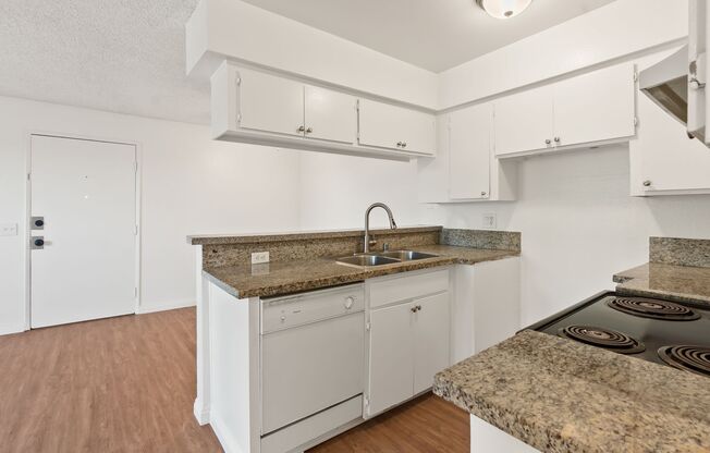 Updated 1BD/1BA Apartment in well maintained Complex in Sylmar.