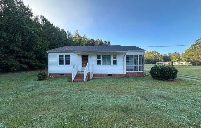 Your Slice of Serenity : Country Charm Awaits!