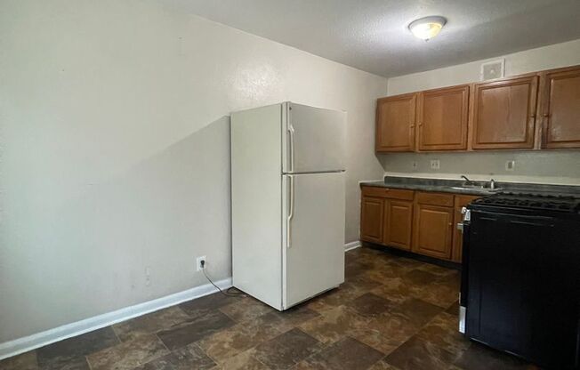 2 beds, 1 bath, $1,095, Unit Unit 1339A