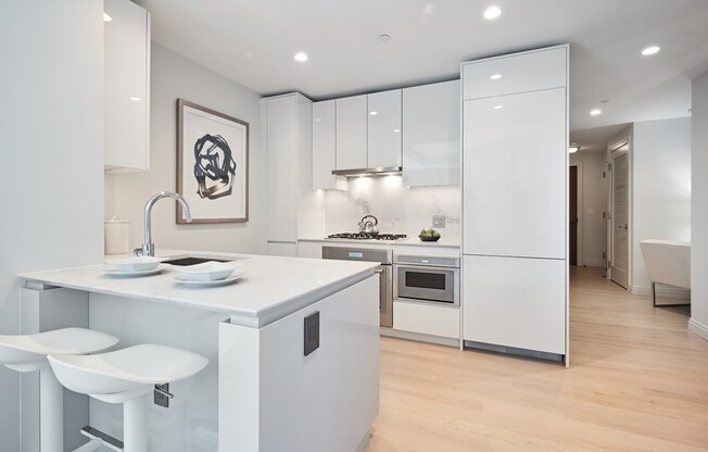 1 bed, 1 bath, 664 sqft, $4,800, Unit 908