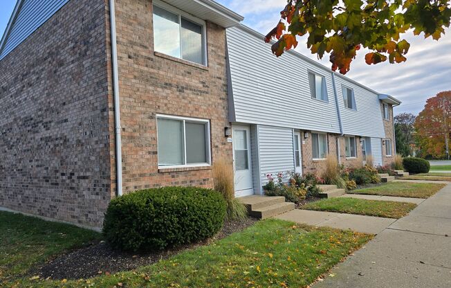 Beautiful Remodeled 2 bedroom Townhome