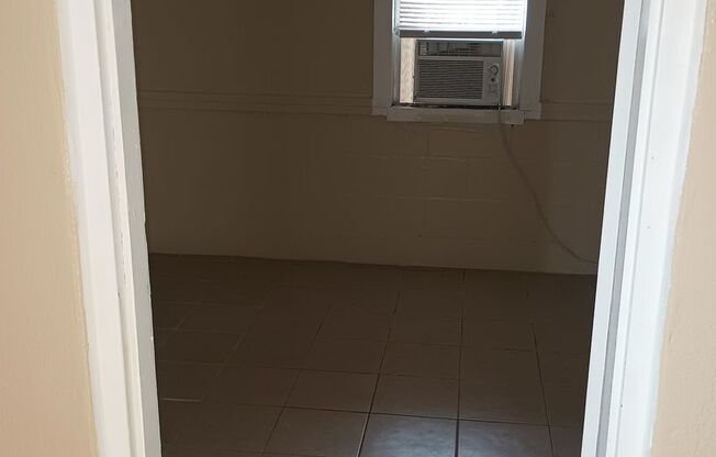 2 beds, 1 bath, $1,100, Unit #3