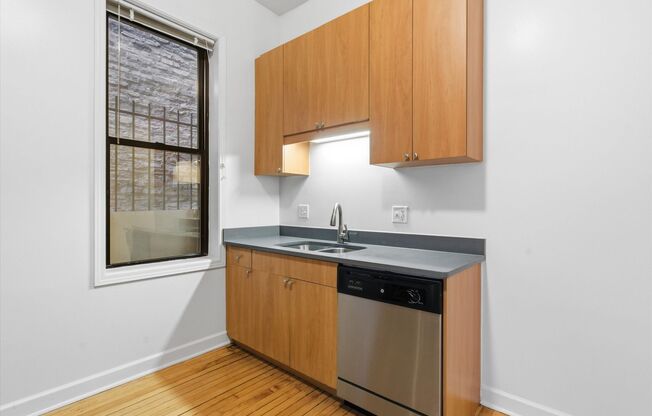 2 beds, 1 bath, 903 sqft, $2,595, Unit 2134-1R