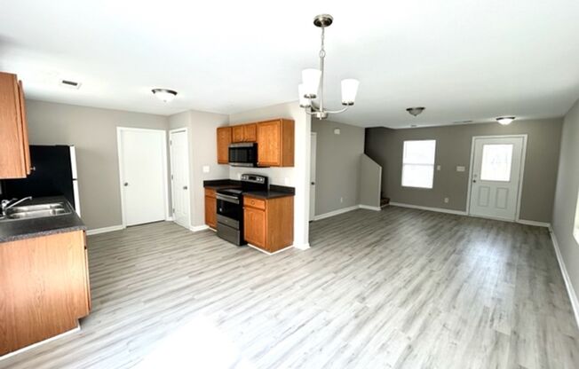 BEAUTIFUL THREE BED, TWO BATH HOME IN HARVEST WITH MOVE IN SPECIAL!