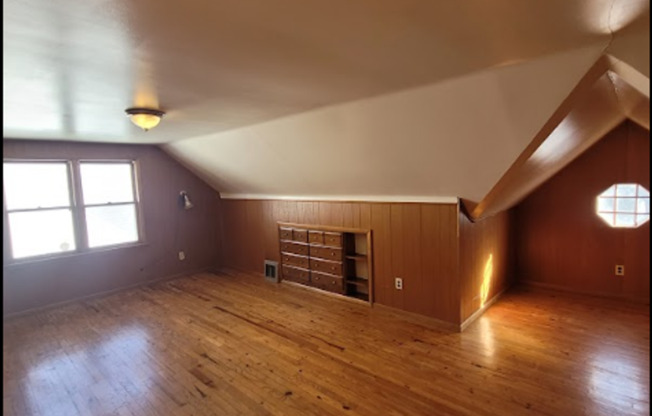 3 beds, 1 bath, $1,250