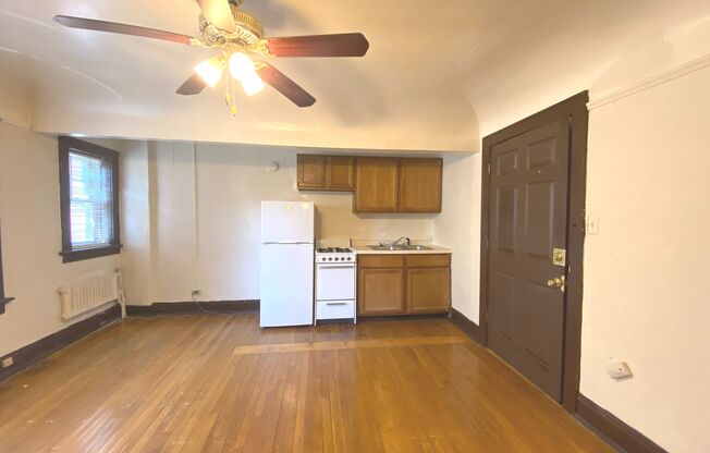 Studio, 1 bath, $775, Unit 303