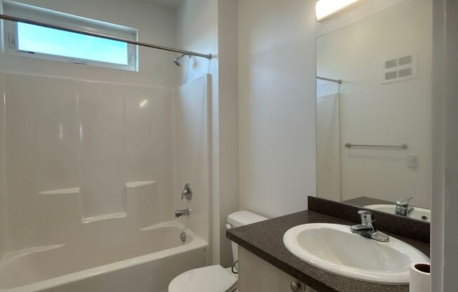 Studio, 1 bath, 639 sqft, $1,300