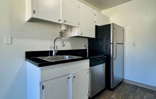2 beds, 1 bath, 850 sqft, $1,425, Unit 15