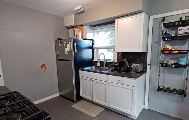 3 beds, 1 bath, 1,150 sqft, $1,675