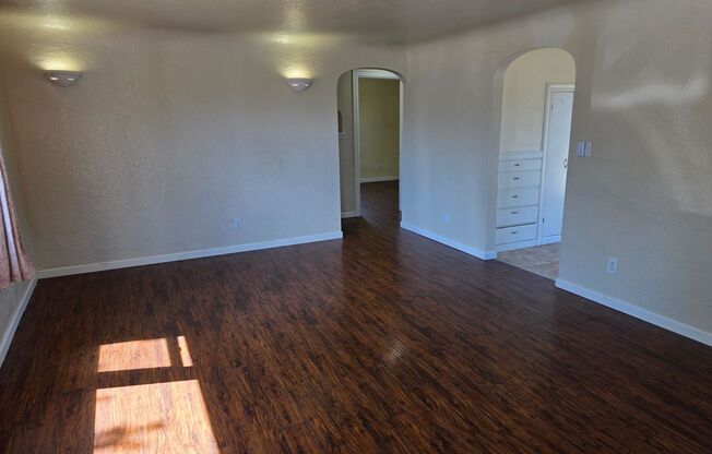 2 Bedroom with Huge Yard in Springfield