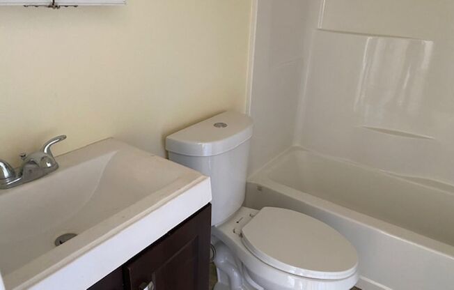 2 beds, 1 bath, 800 sqft, $2,050, Unit C1
