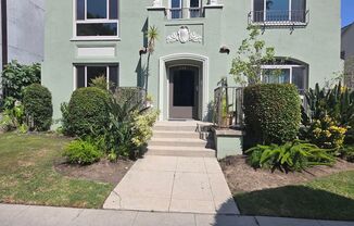 Boutique Apartment building in the mid-Wilshire