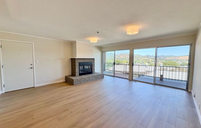 Beautiful 2bed/1bath Flat in Mill Valley with stunning views.