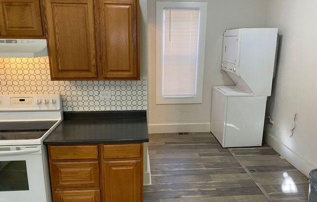 I70/BRIGHTON BLVD, EYLRIA-SWANSEA, 2 BED, NEW FLOOR/PAINT/TILE/STORAGE/FENCE, COVERED PORCH! UPDATED KITCHEN AND BATH!