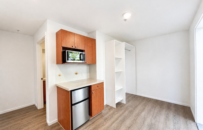 Studio, 1 bath, 175 sqft, $1,075, Unit 3207