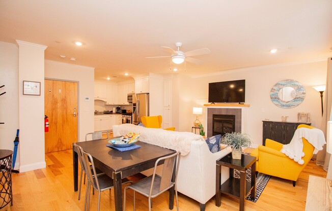 2 beds, 2 baths, 1,000 sqft, $7,800, Unit 4