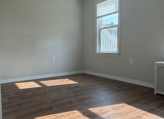 3 beds, 1 bath, $2,275, Unit 1