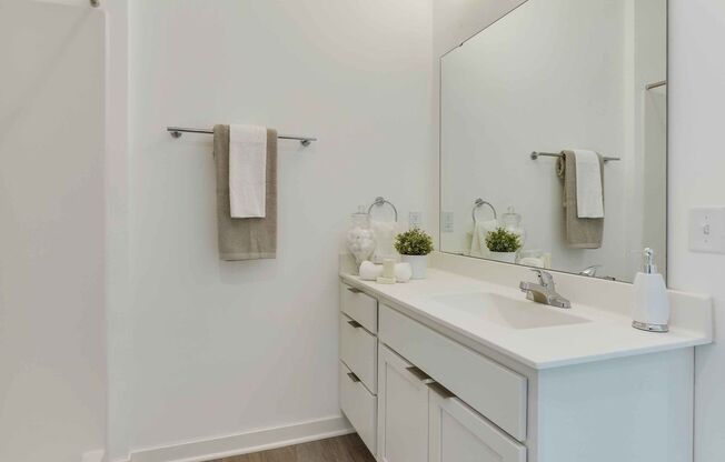 Studio, 1 bath, 408 sqft, $1,099, Unit 302