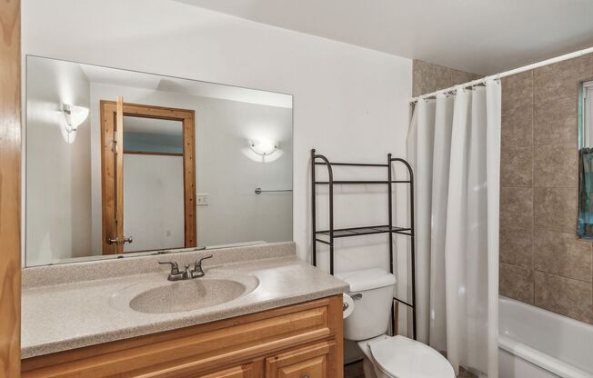 1 bed, 2 baths, 800 sqft, $1,425, Unit 12