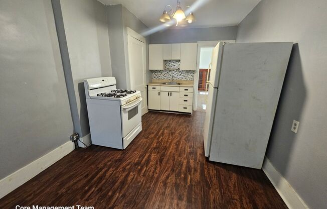 3 beds, 1 bath, $1,700, Unit UNIT 2