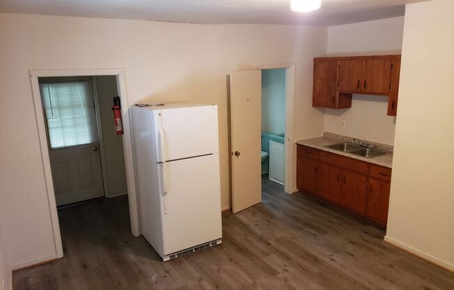 2 beds, 1 bath, 960 sqft, $995