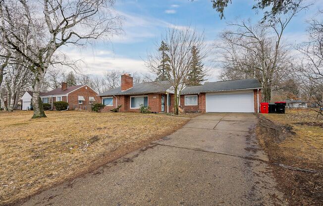 Welcome to this charming single-family ranch in Southfield, MI!