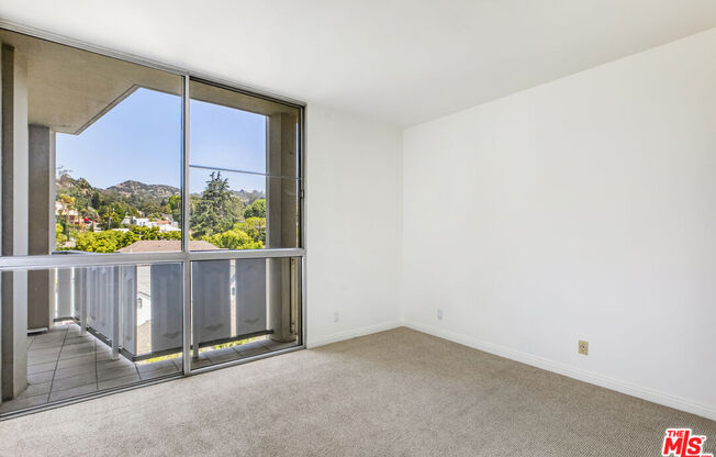 4455 Los Feliz Blvd