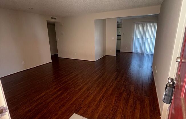 2 beds, 2 baths, $2,575, Unit A