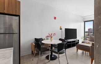 1 bed, 1 bath, 976 sqft, $3,400, Unit 512