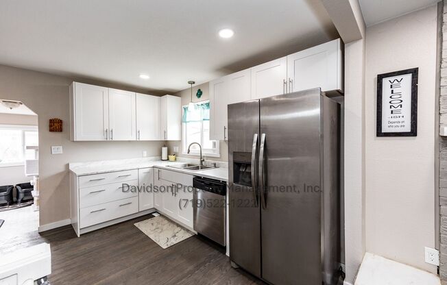 Cozy Updated 4-Bedroom House in Southwest Colorado Springs