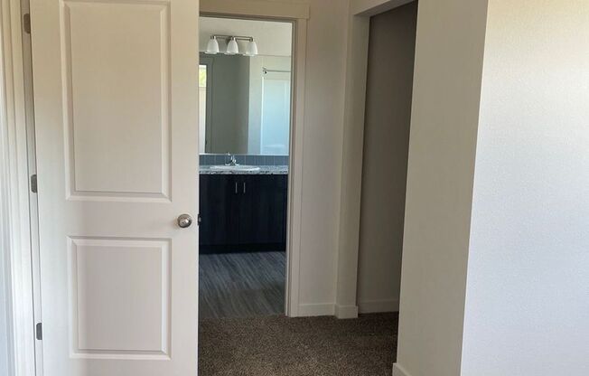 2 beds, 2 baths, 921 sqft, $1,929, Unit 206