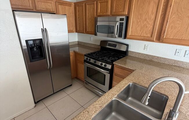 3 beds, 2.5 baths, $1,900