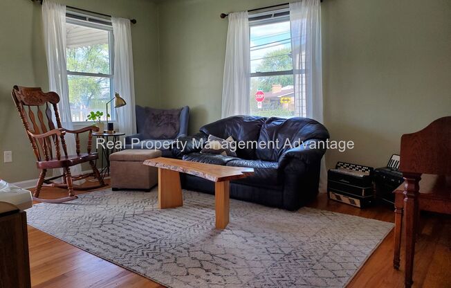 3 beds, 1 bath, $1,600