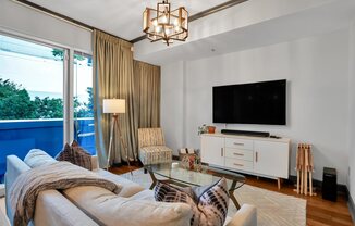 44 Peachtree Pl NW