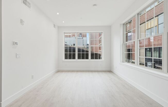 1 bed, 1 bath, 810 sqft, $1,900