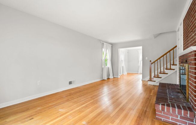 3 Bed 2 Bath - Takoma Park Split Level - 1 mile to Takoma Metro