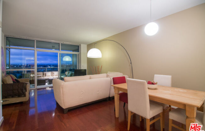 1 bed, 1.5 baths, 959 sqft, $4,495, Unit 719