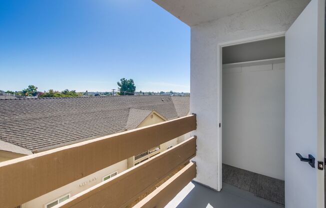 2 beds, 2 baths, 925 sqft, $2,995, Unit 208