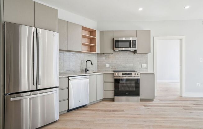2 beds, 1 bath, $2,550, Unit 205