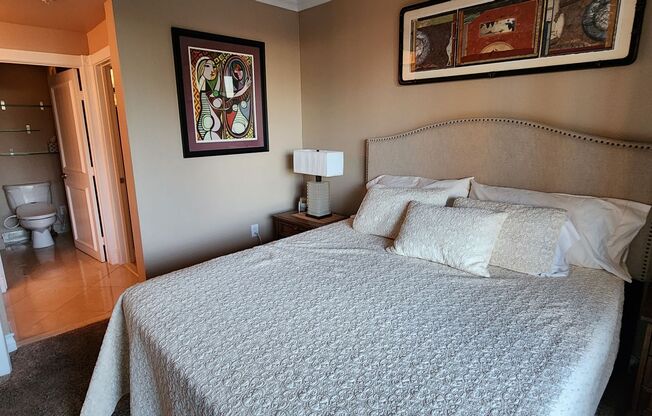 2 beds, 2 baths, $2,000, Unit # 326