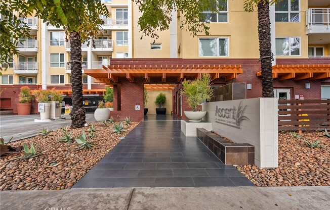2 beds, 2 baths, 1,050 sqft, $3,250, Unit 206
