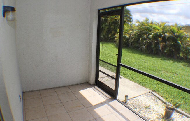 2 beds, 2 baths, 860 sqft, $1,300, Unit 4009 SE 11th Ave #107